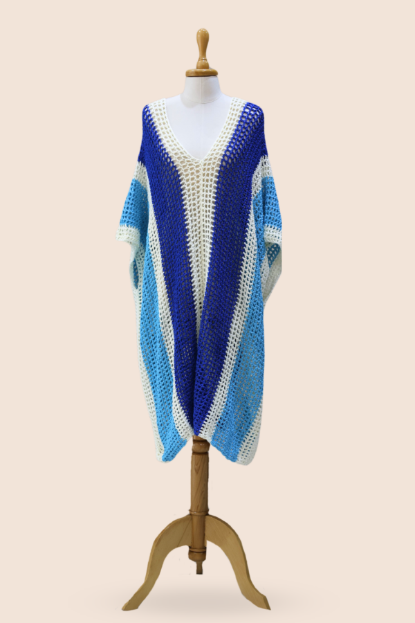 Photo produit d'un Poncho au style unique Bleu artisanal crée par Bobeau Creations